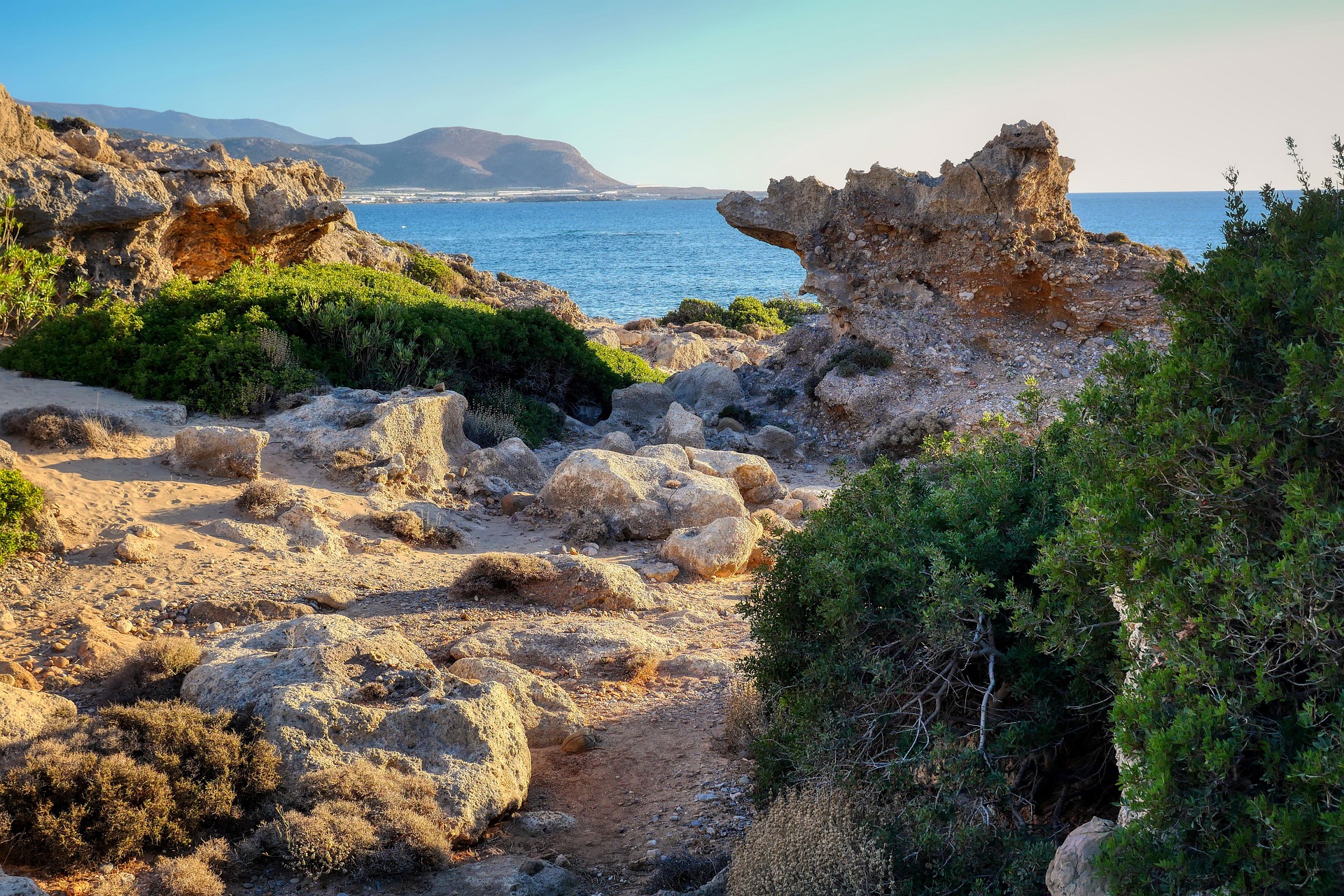 FLY & DRIVE: ORIZZONTI DI PIETRA E MARE